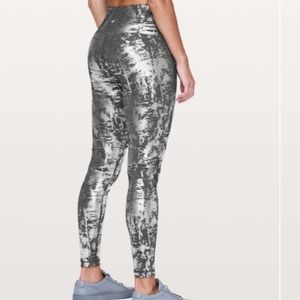 Lululemon black silver foil wunder under 28"